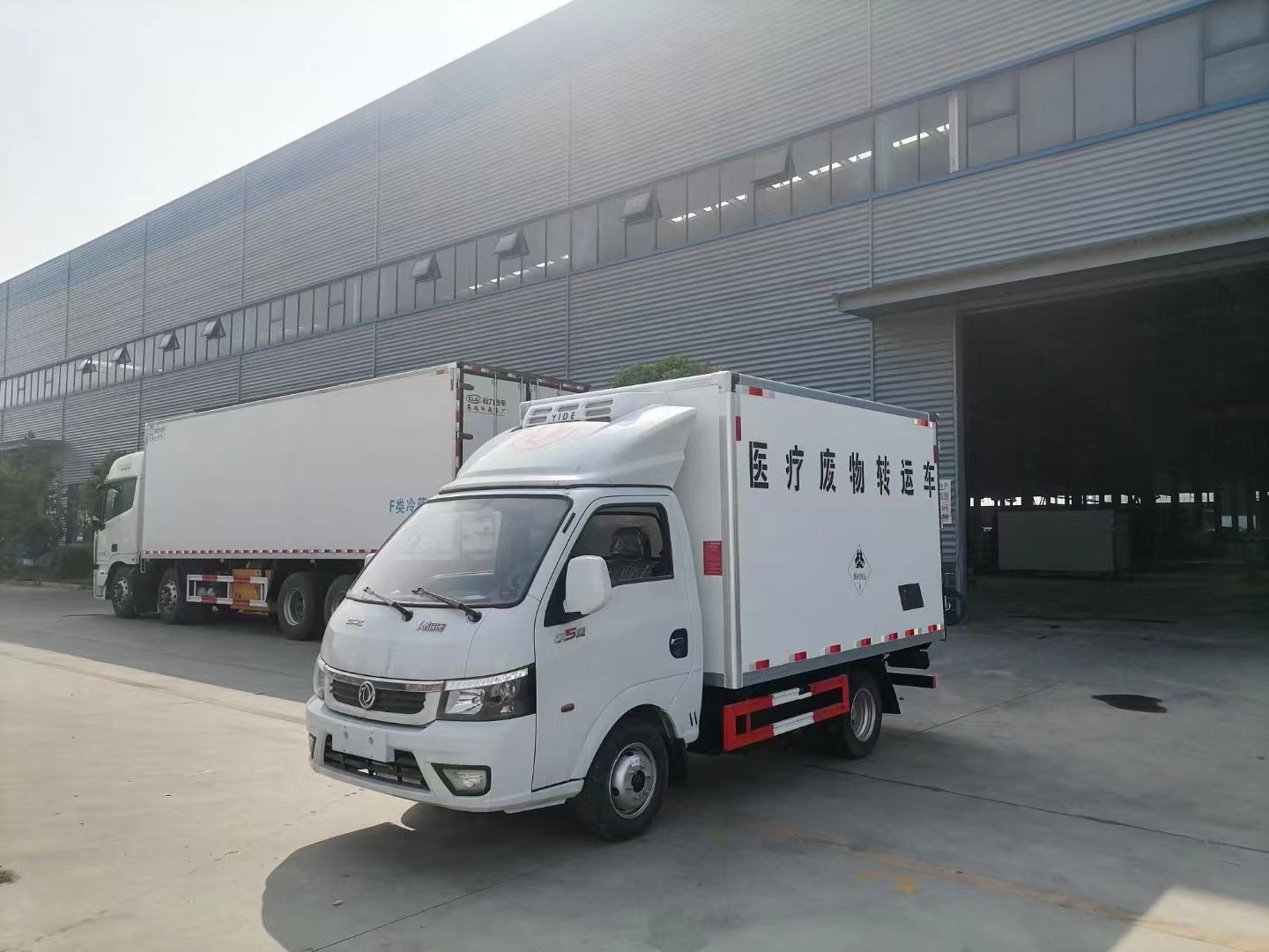 東風(fēng)途逸藍(lán)牌醫(yī)療廢物轉(zhuǎn)運(yùn)車