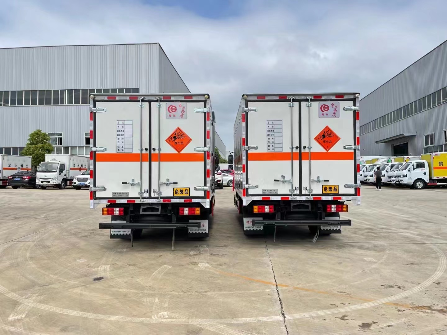 五十鈴藍牌4.15米爆破器材運輸車