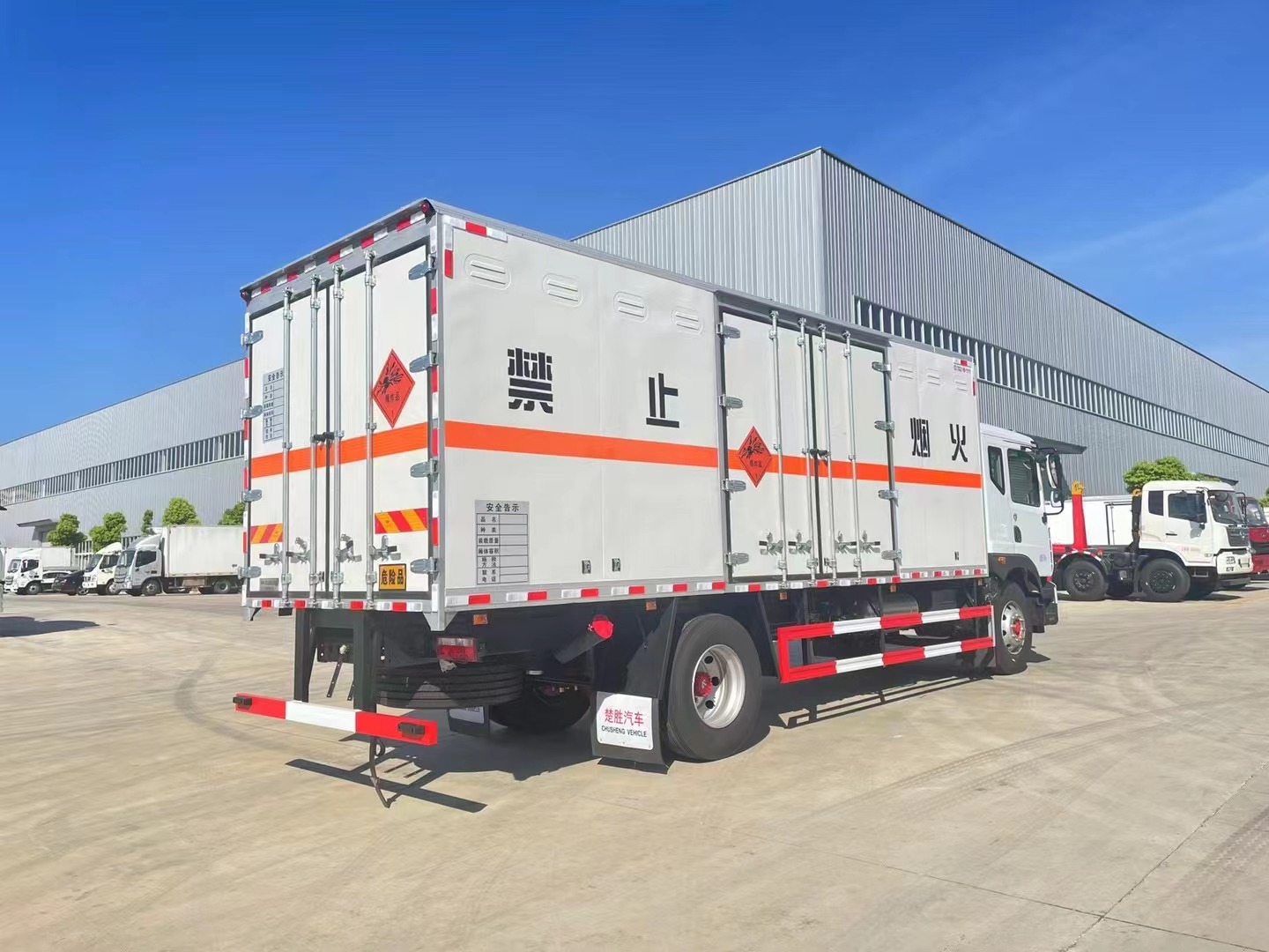 東風(fēng)多利卡10噸炸藥車