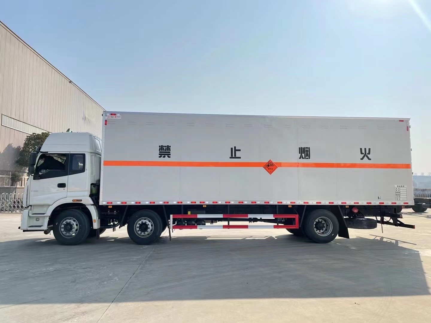 福田歐曼9.6米煙花爆竹運輸車