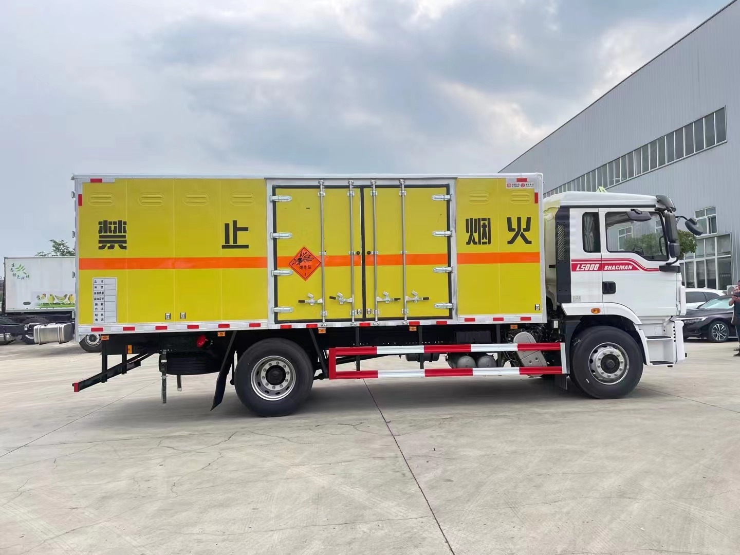 陜汽德龍6.8米煙花炮竹運輸車