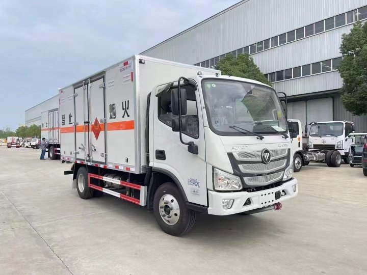 福田歐馬可寬體藍(lán)牌4.1米易燃?xì)怏w廂式運(yùn)輸車