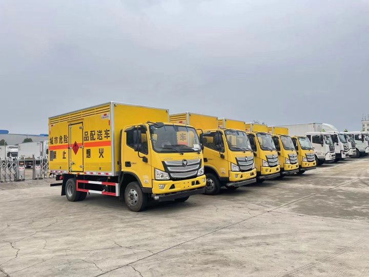 福田歐馬可4.3米氣體廂式運(yùn)輸車