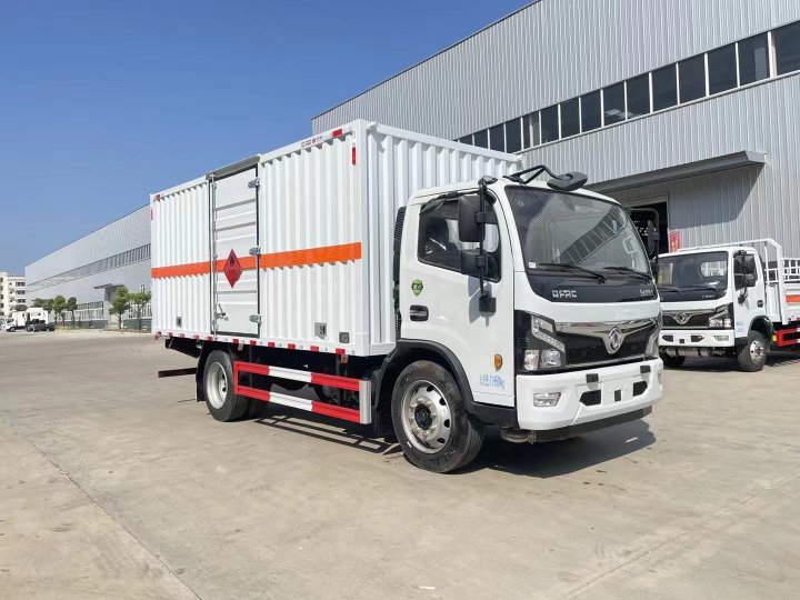 東風(fēng)福瑞卡5.2米7.2噸氣體廂式運(yùn)輸車