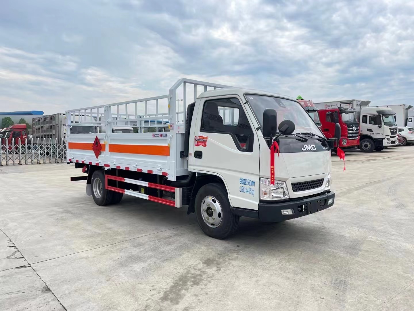 國六江鈴順達藍牌4.15米氣瓶運輸車