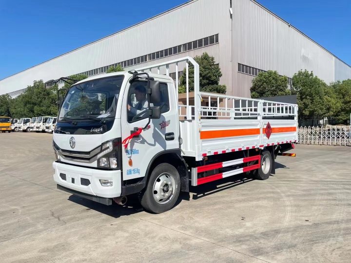 東風5.2米氣瓶運輸車