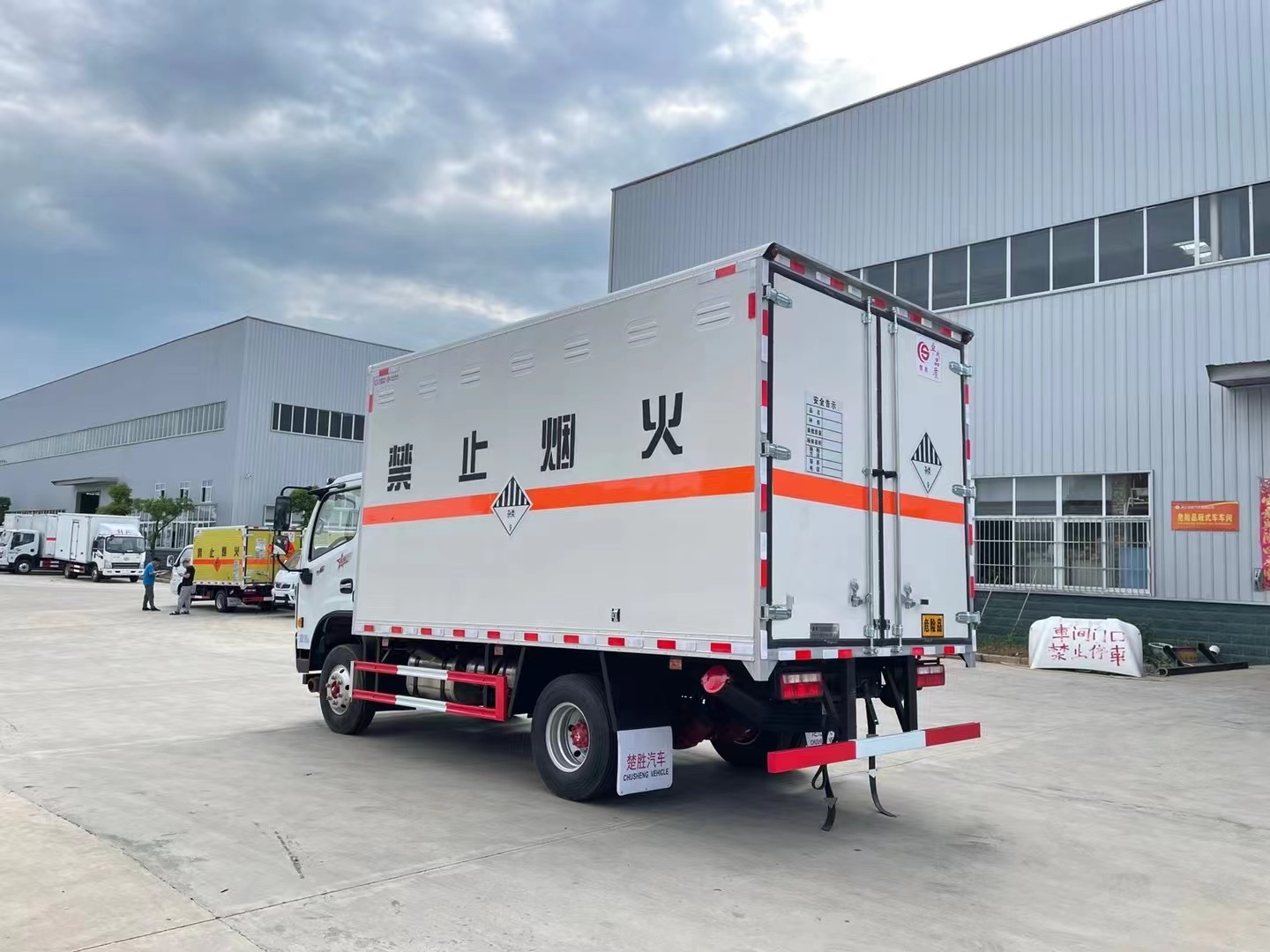 東風(fēng)5噸廢礦物油運輸車