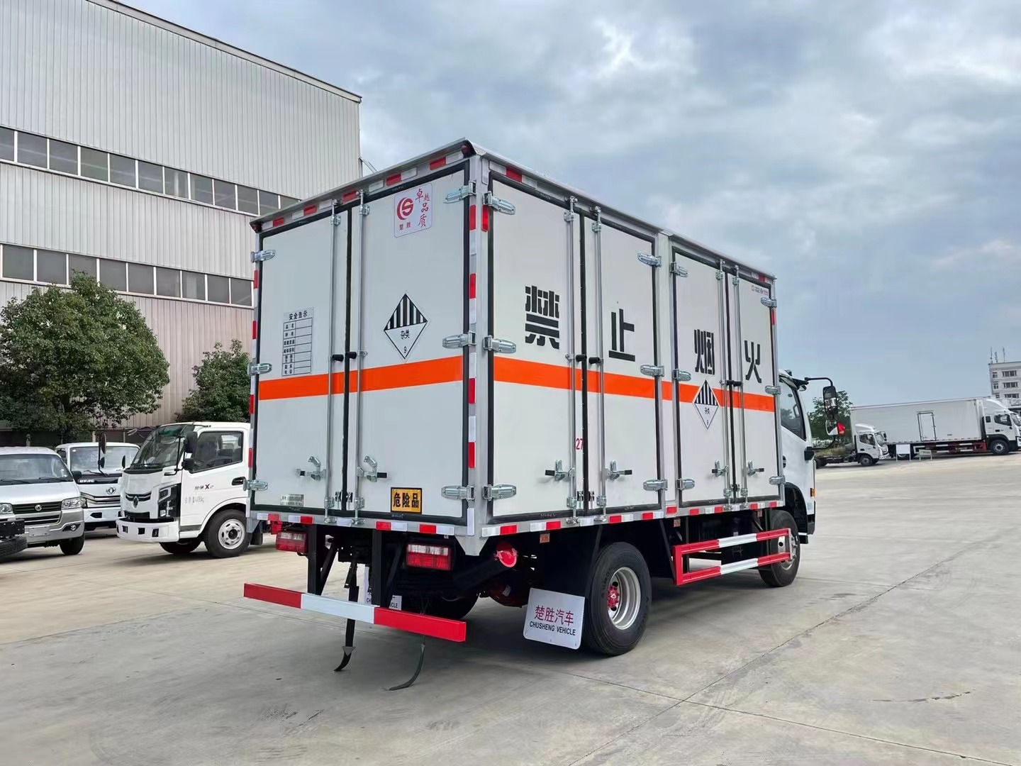 東風(fēng)5噸廢礦物油運輸車