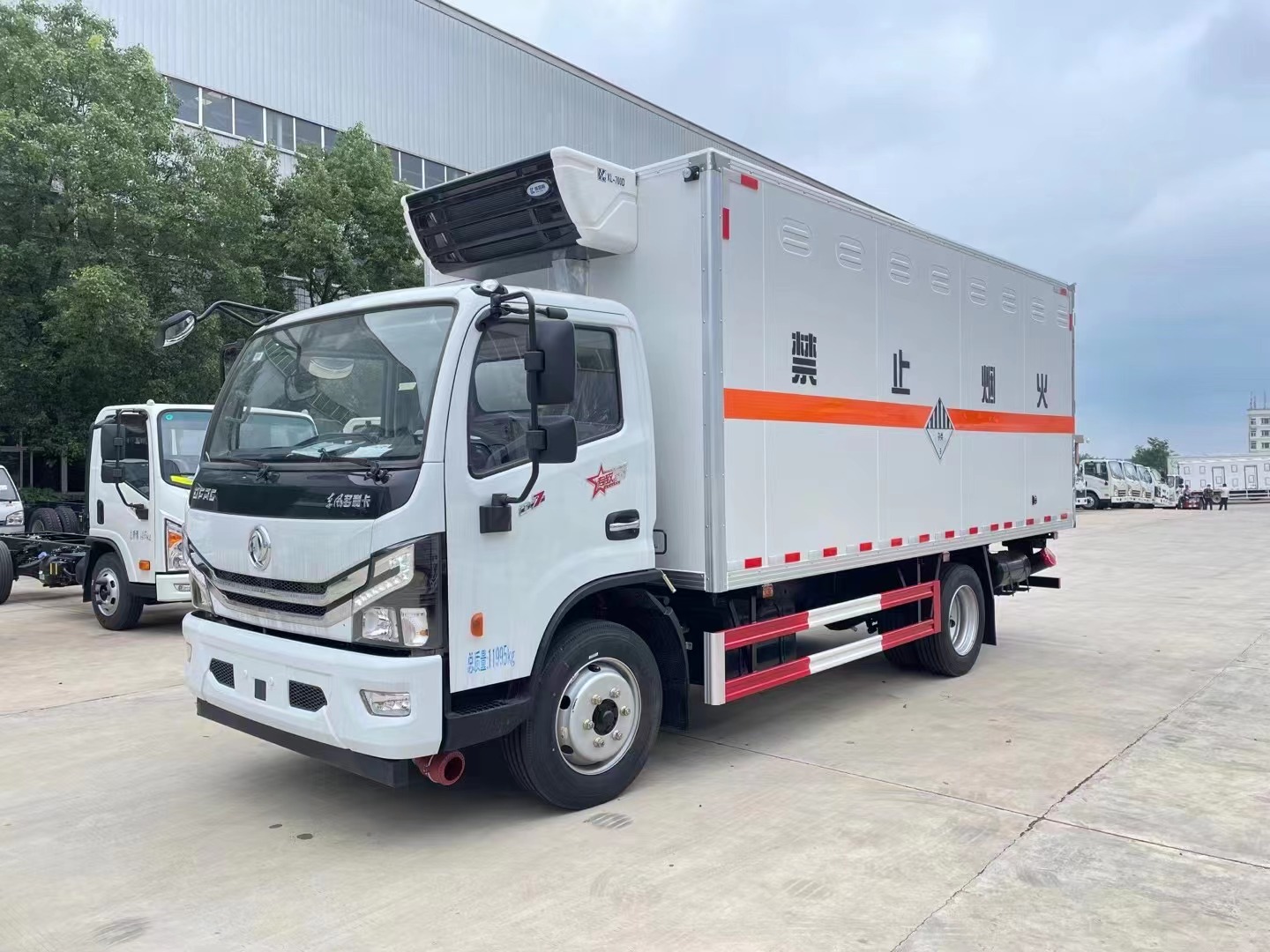 東風(fēng)5.2米雜項(xiàng)廂式車