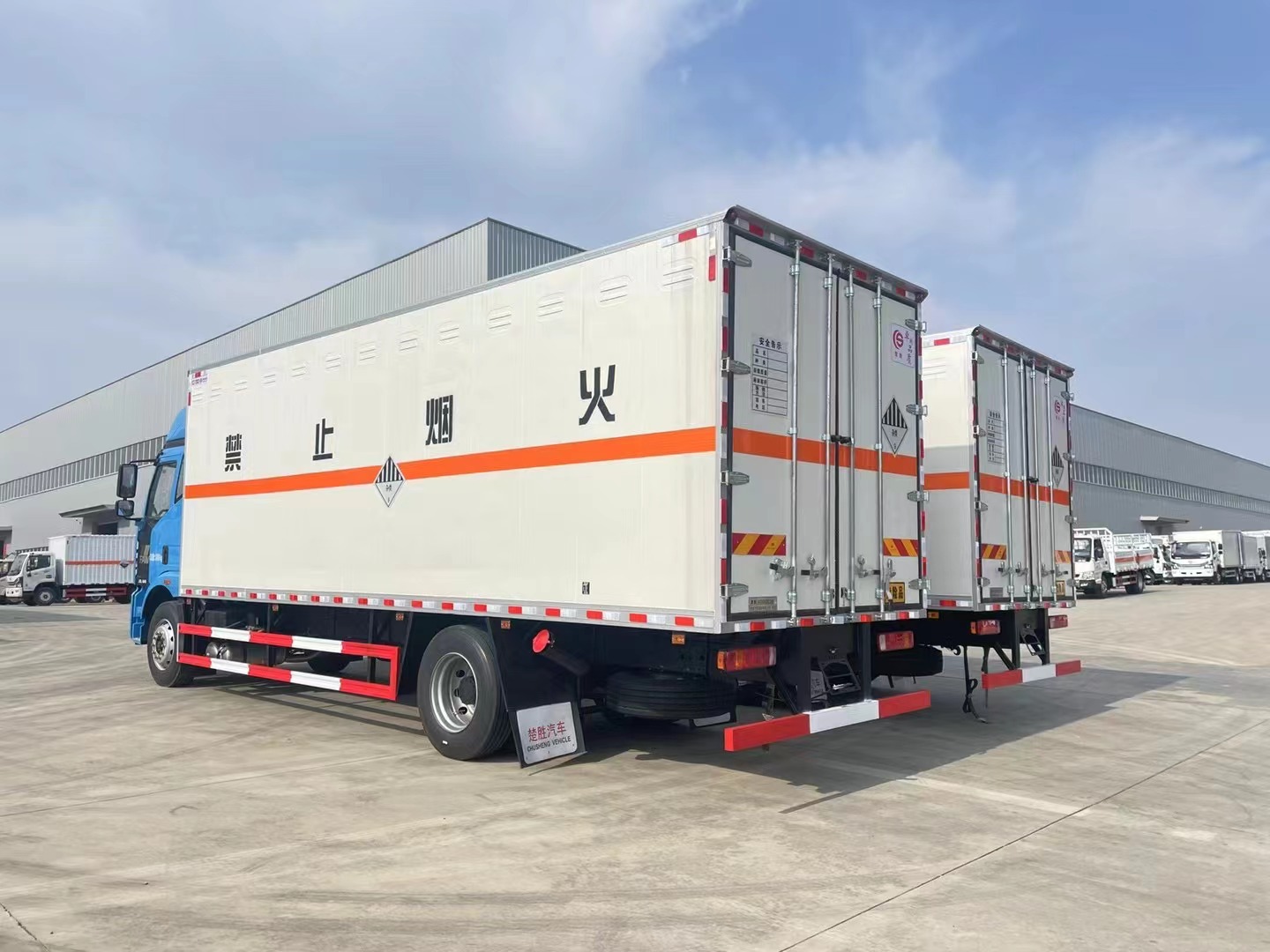 解放精致版6.8米雜項廂式車