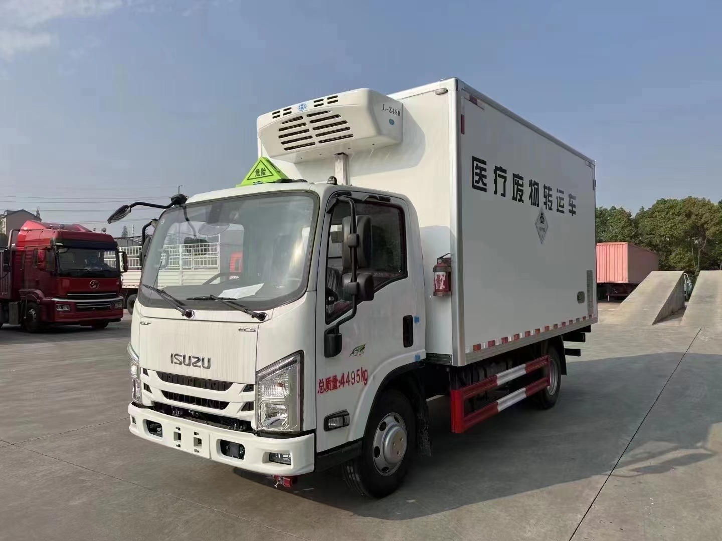 五十鈴藍(lán)牌醫(yī)療廢物轉(zhuǎn)運(yùn)車(chē)