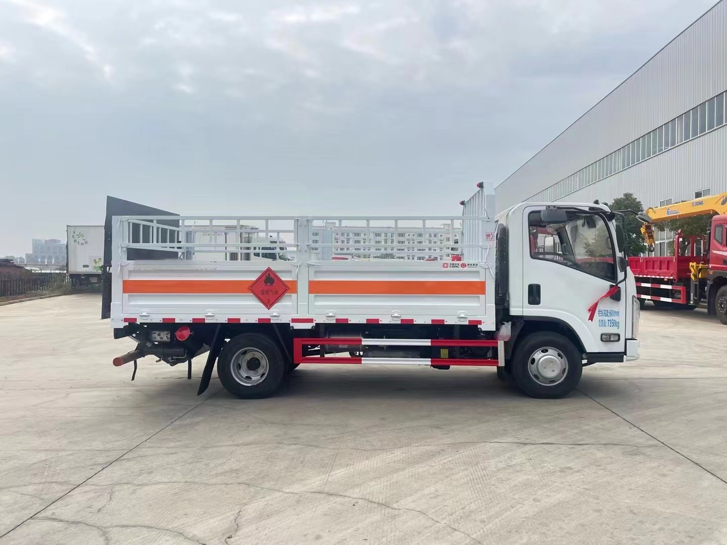 五十鈴黃牌4.15米氣瓶運輸車