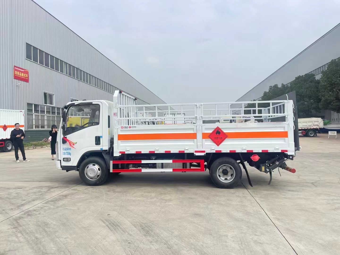 五十鈴黃牌4.15米氣瓶運輸車