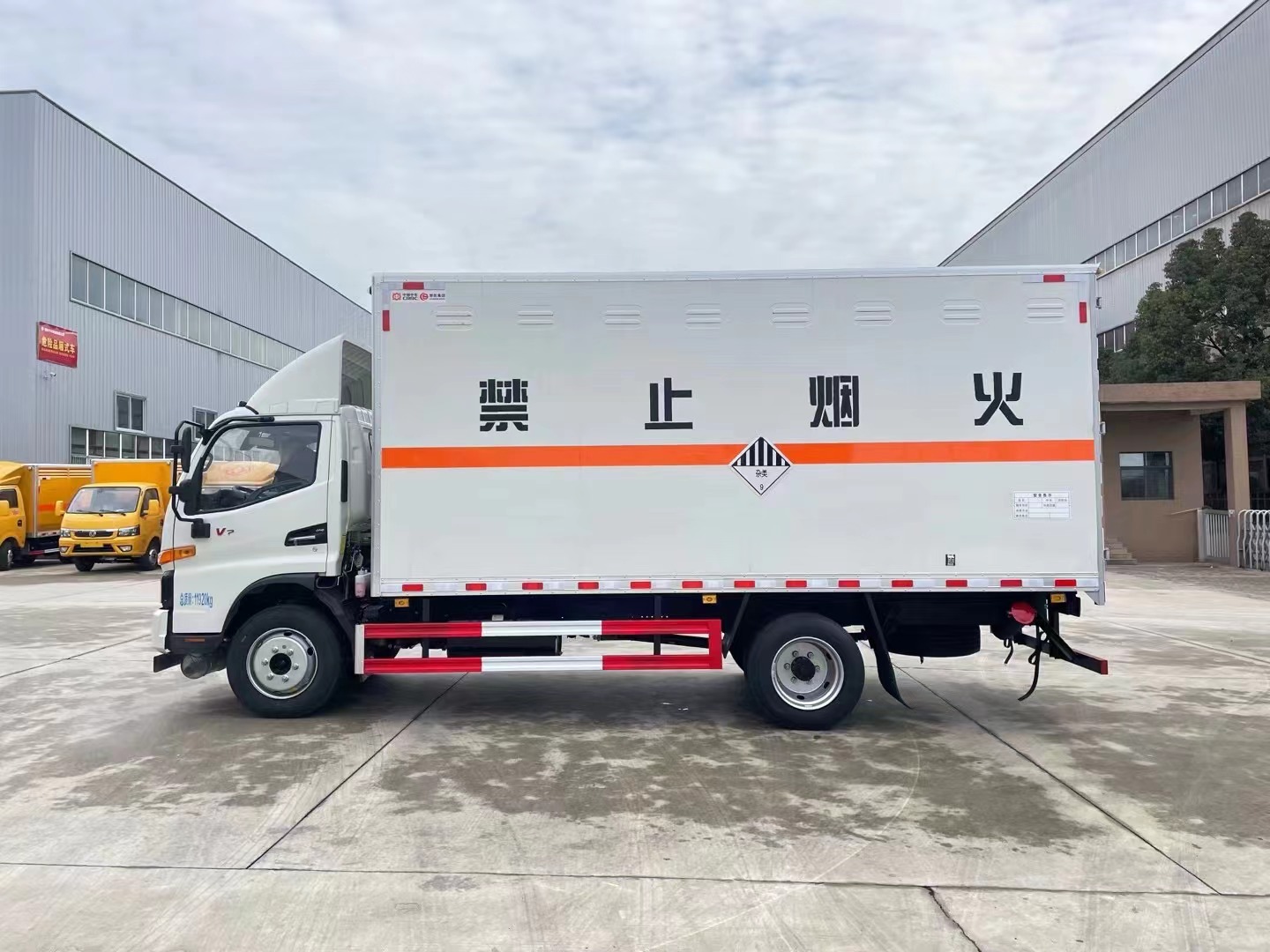 江淮黃牌7.2噸雜項廂式運輸車